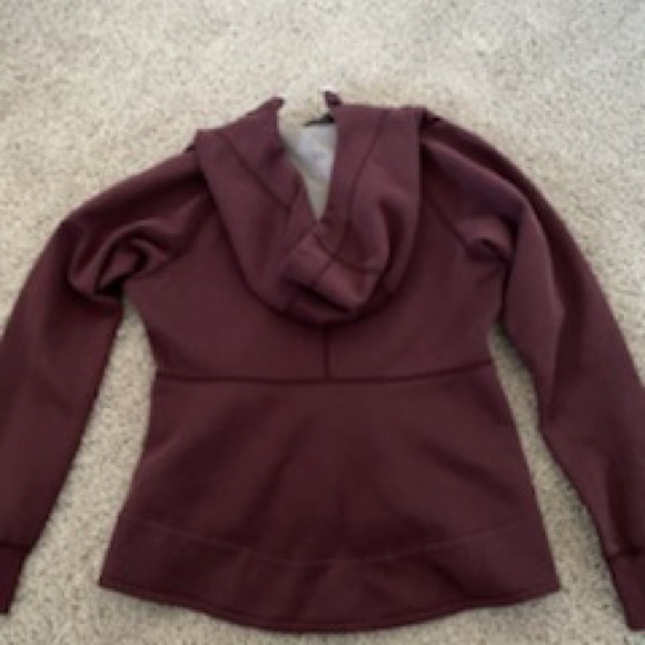 Two size small nike jackets - Picture 4 of 5